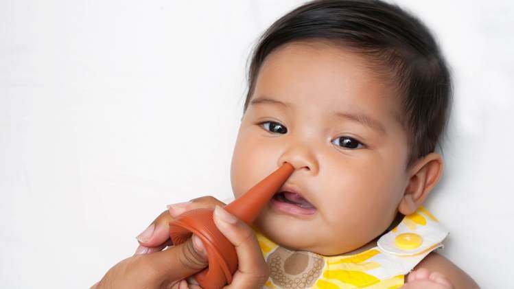 three सक्शन बल्ब ड्रॉपर (suction bulb) से शिशु के बंद नाक का सुरक्षित उपचार